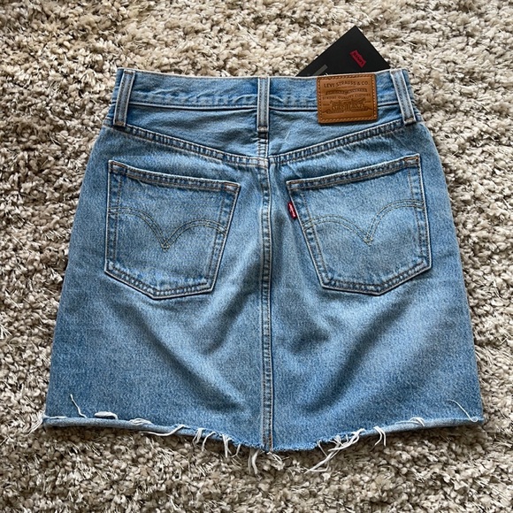 Levi’s High Rise Denim Skirt - Picture 2 of 9